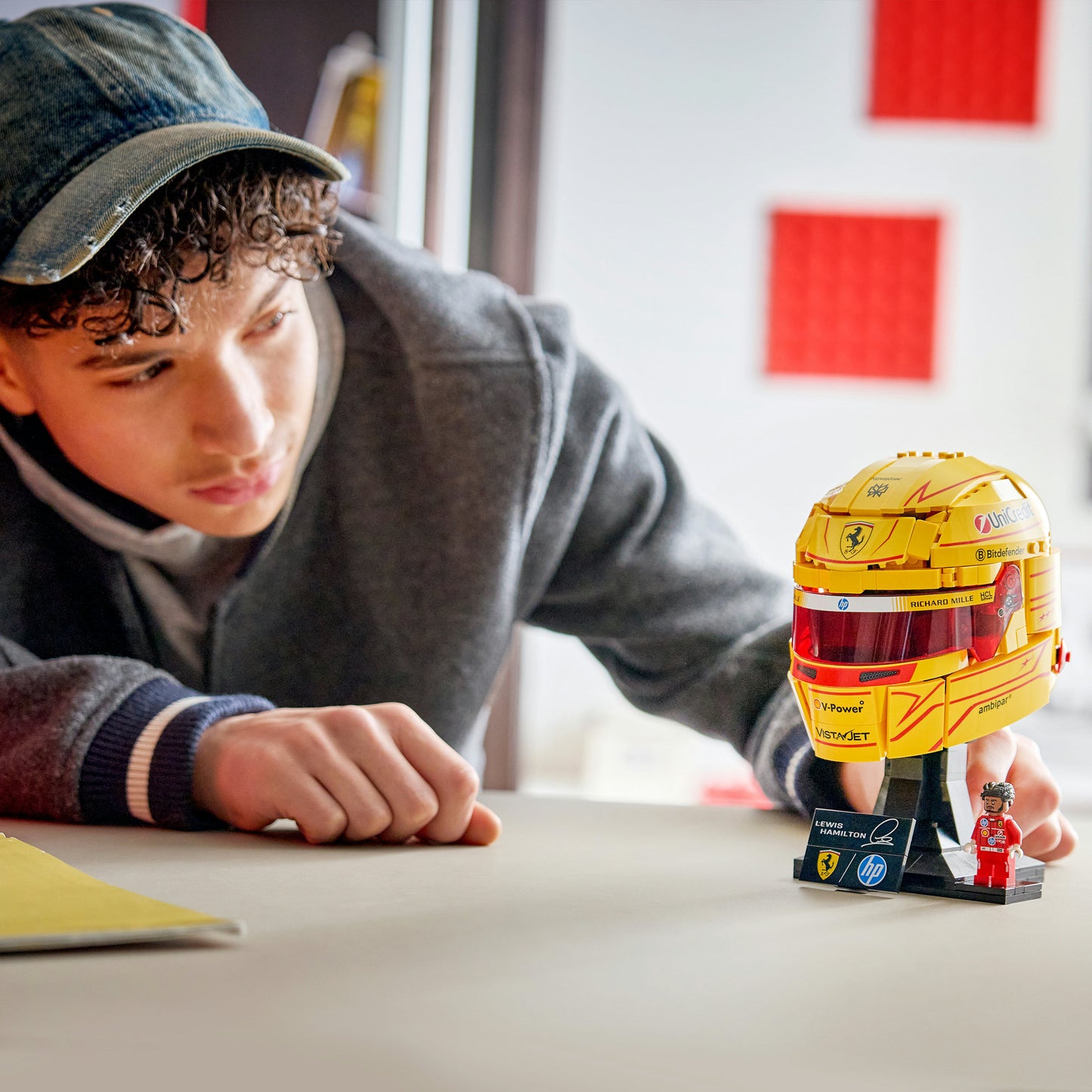 43022 Editions Scuderia Ferrari HP Lewis Hamilton Helm, Konstruktionsspielzeug