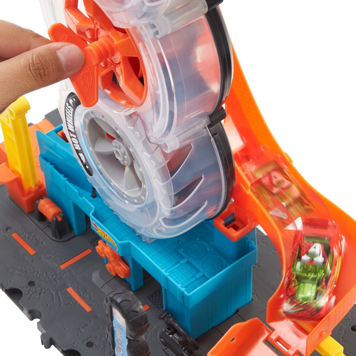 City Super Reifen Shop, Spielgebäude
