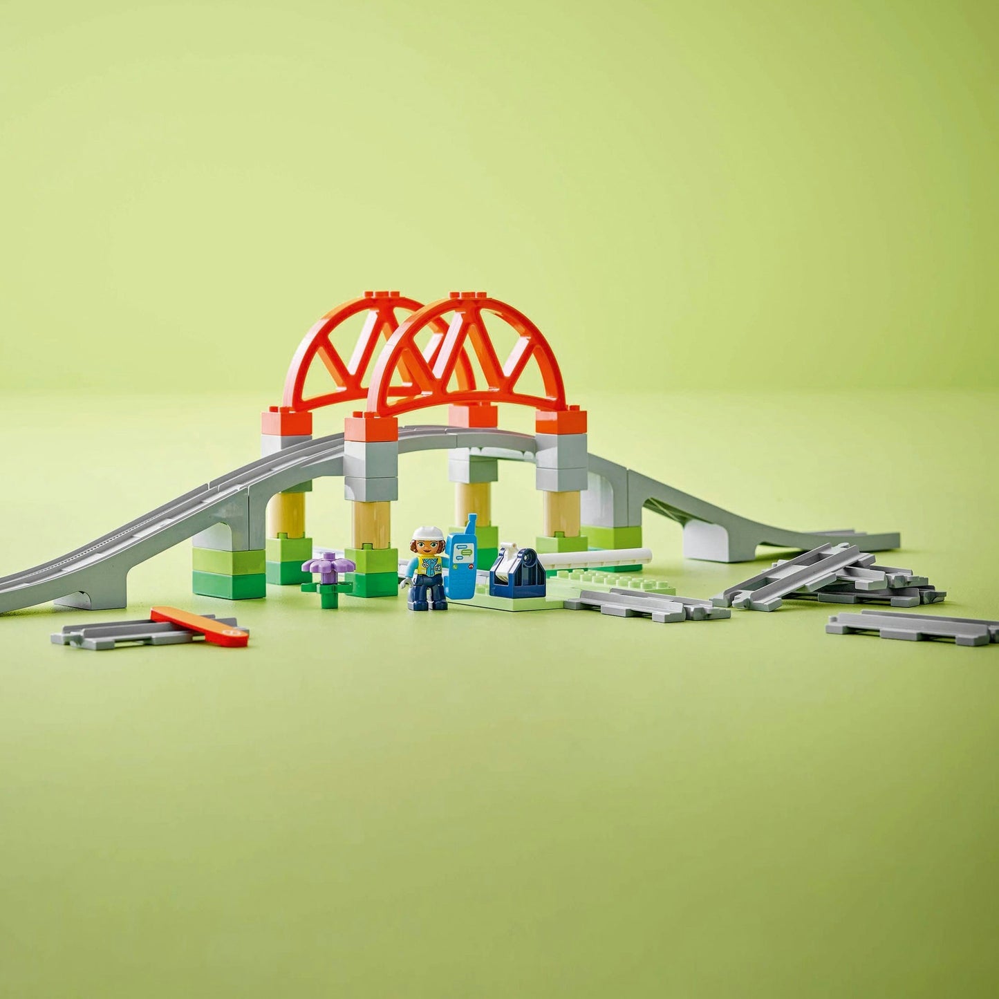 10426 DUPLO Town Eisenbahnbrücke und Schienen - Erweiterungsset, Konstruktionsspielzeug