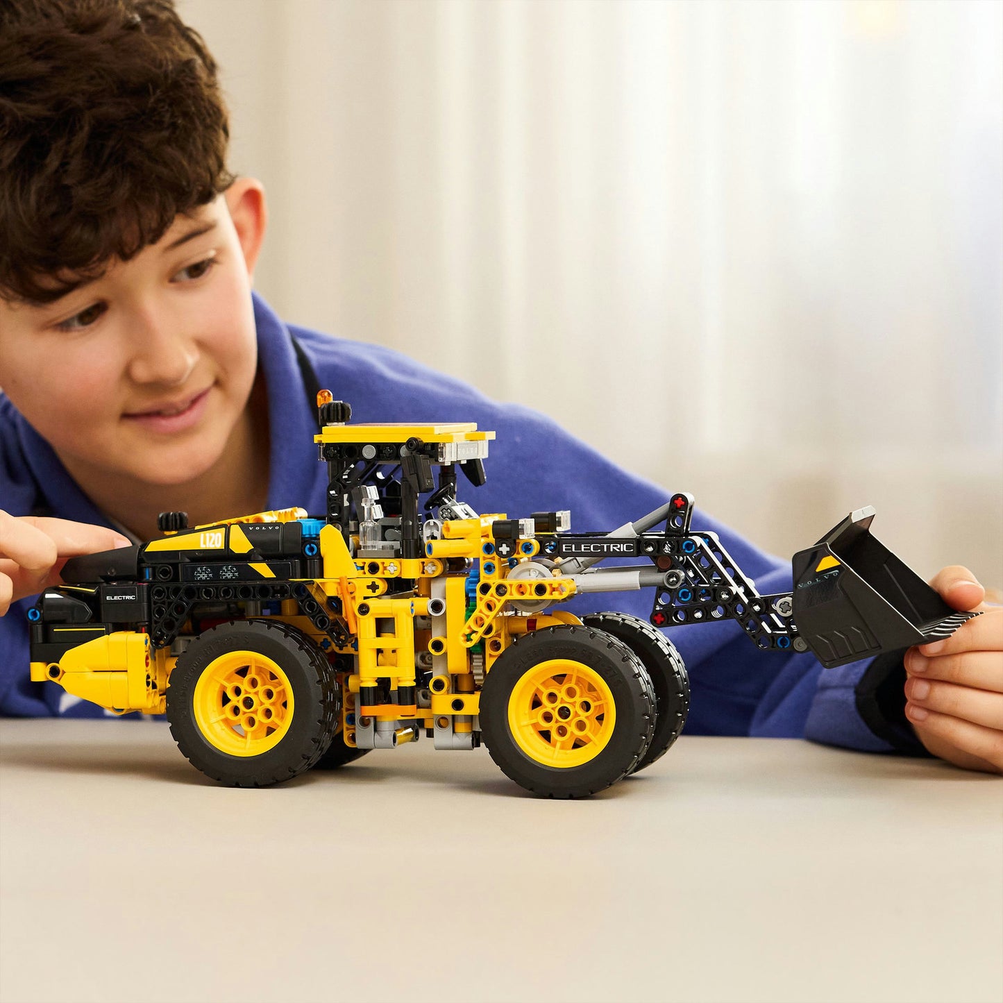 42209 Technic Volvo L120 Electric Radlader, Konstruktionsspielzeug