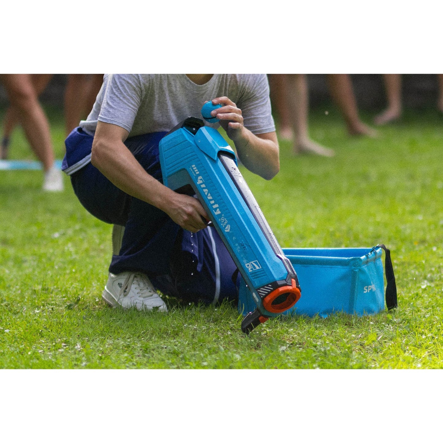 Gravity, Wasserbombenwerfer