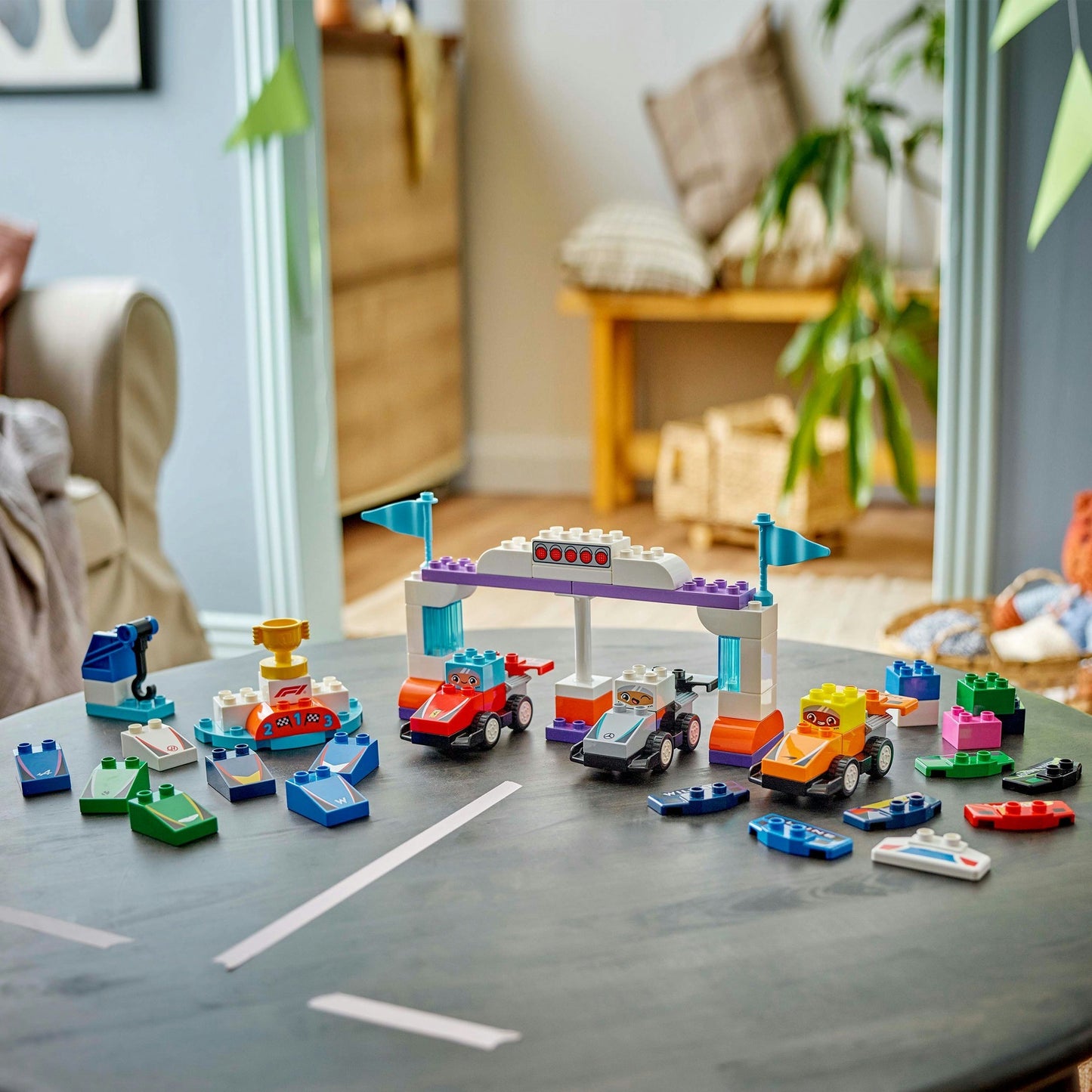 10445 DUPLO F1 Team Rennautos mit Rennfahrern, Konstruktionsspielzeug