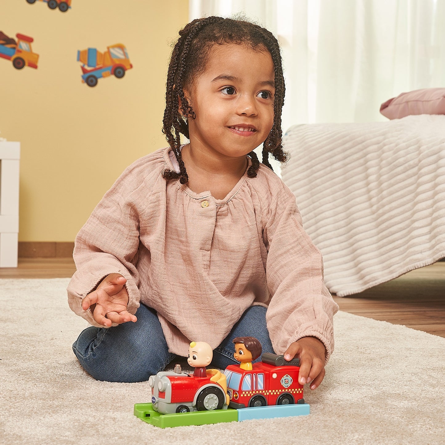 VTech Tut Tut Baby Flitzer - CoComelon Ninas Feuerwehrauto, Spielfahrzeug