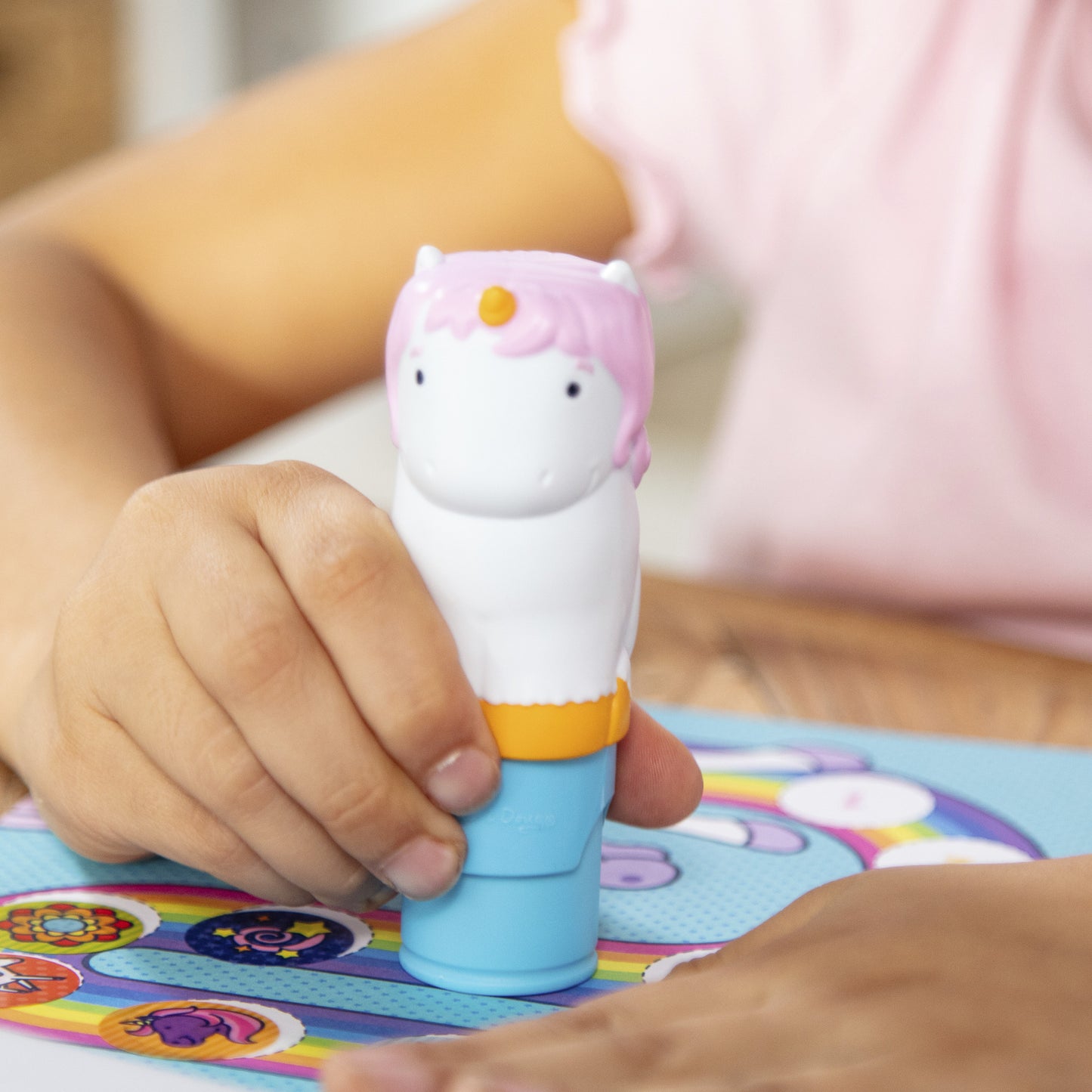 Melissa & Doug - Sticker WOW! Einhorn Aufkleberstempel & Block, Basteln
