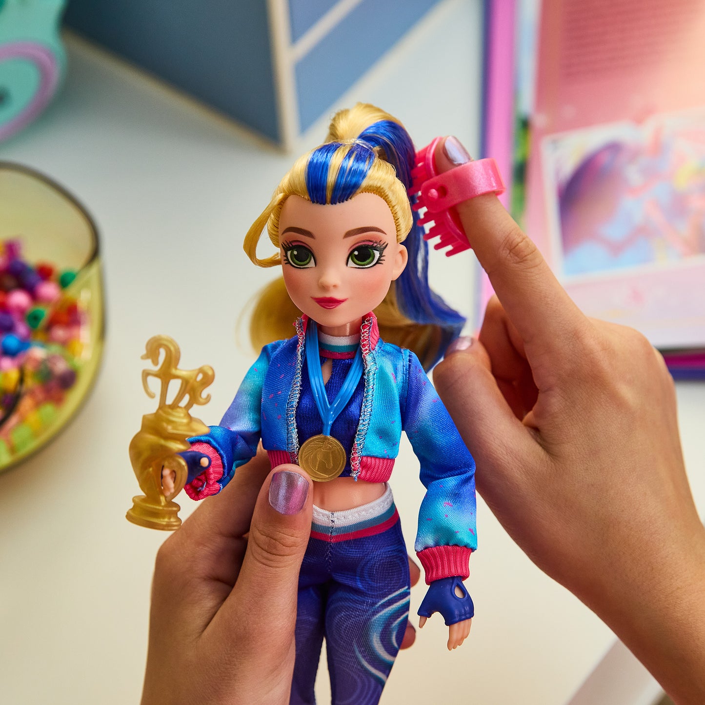 Unicorn Academy - Ankleidepuppe Isabel