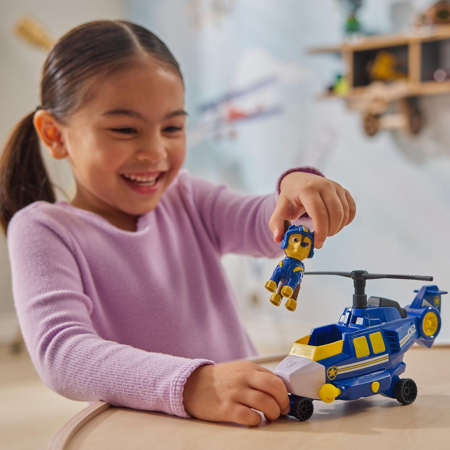 Paw Patrol Air Rescue - Chases Polizei-Rettungshubschrauber mit Geschoss-Abwurf und Chase Spielfigur , Spielfahrzeug
