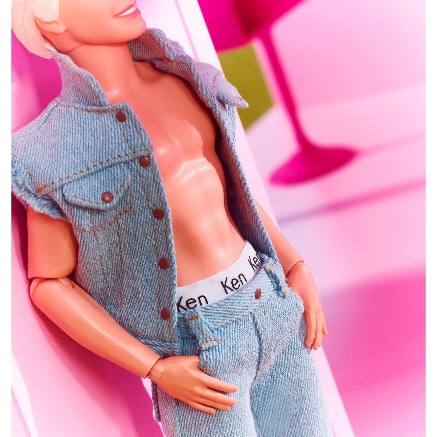 Barbie Barbie Signature The Movie - Ken Puppe zum Film im Jeansoutfit und Original Ken Unterwäsche