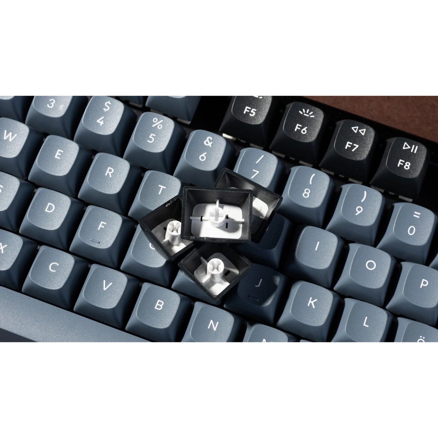 Keychron K8 Pro (schwarz/blau, DE-Layout, Gateron G Pro Red, Hot-Swap, Aluminiumrahmen, RGB, PBT)