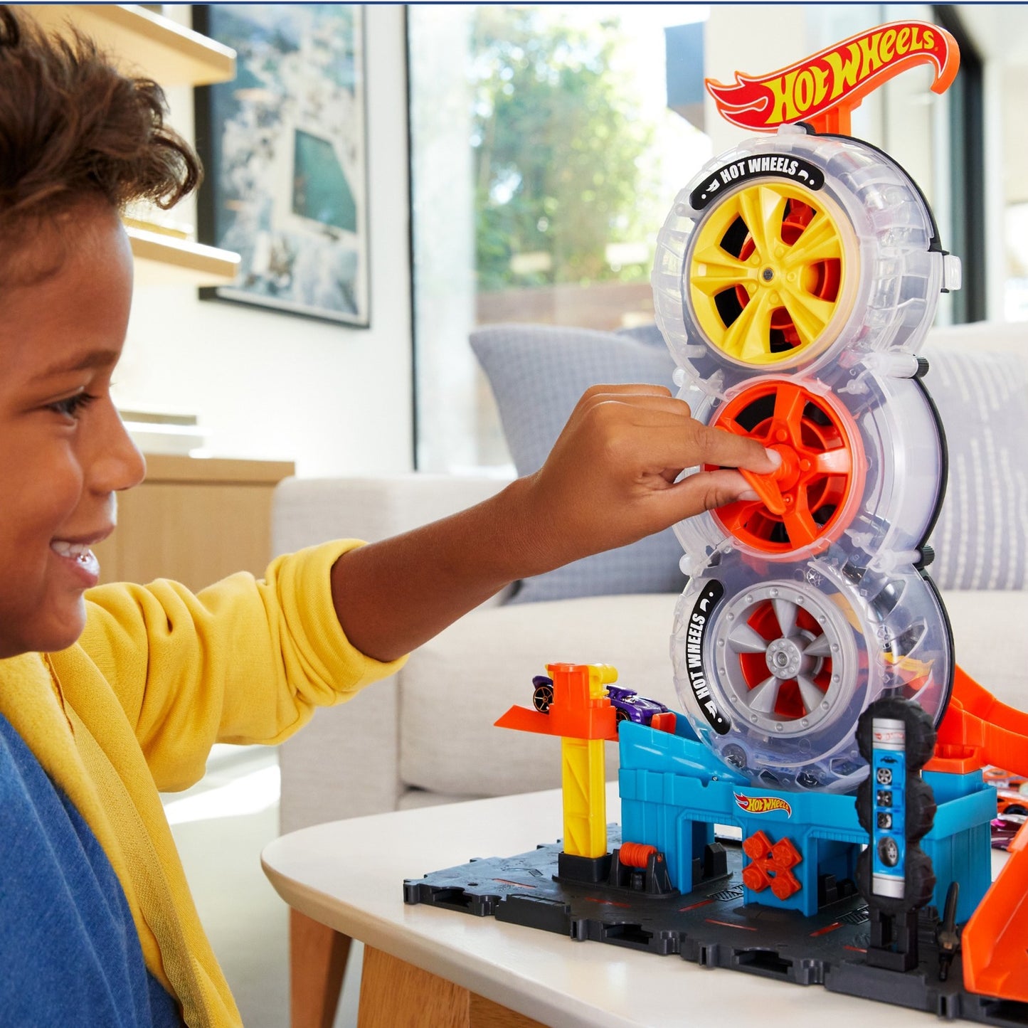 City Super Reifen Shop, Spielgebäude