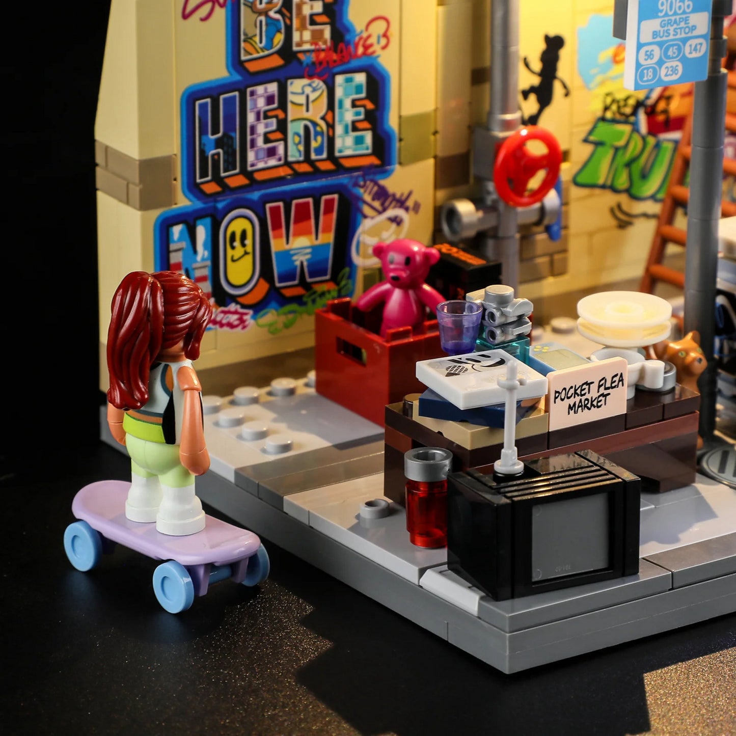 Graffiti-Bushaltestelle, Konstruktionsspielzeug