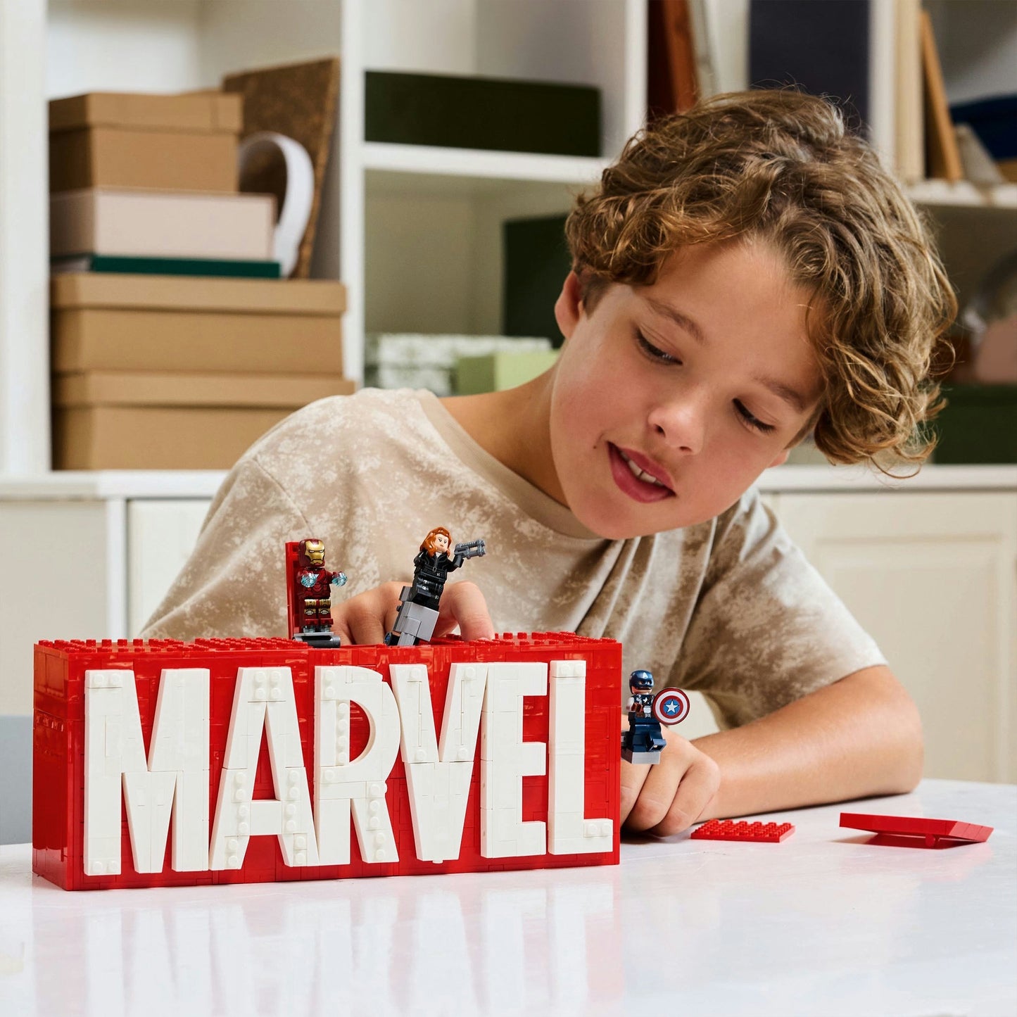 76313 Marvel Logo & Minifiguren, Konstruktionsspielzeug