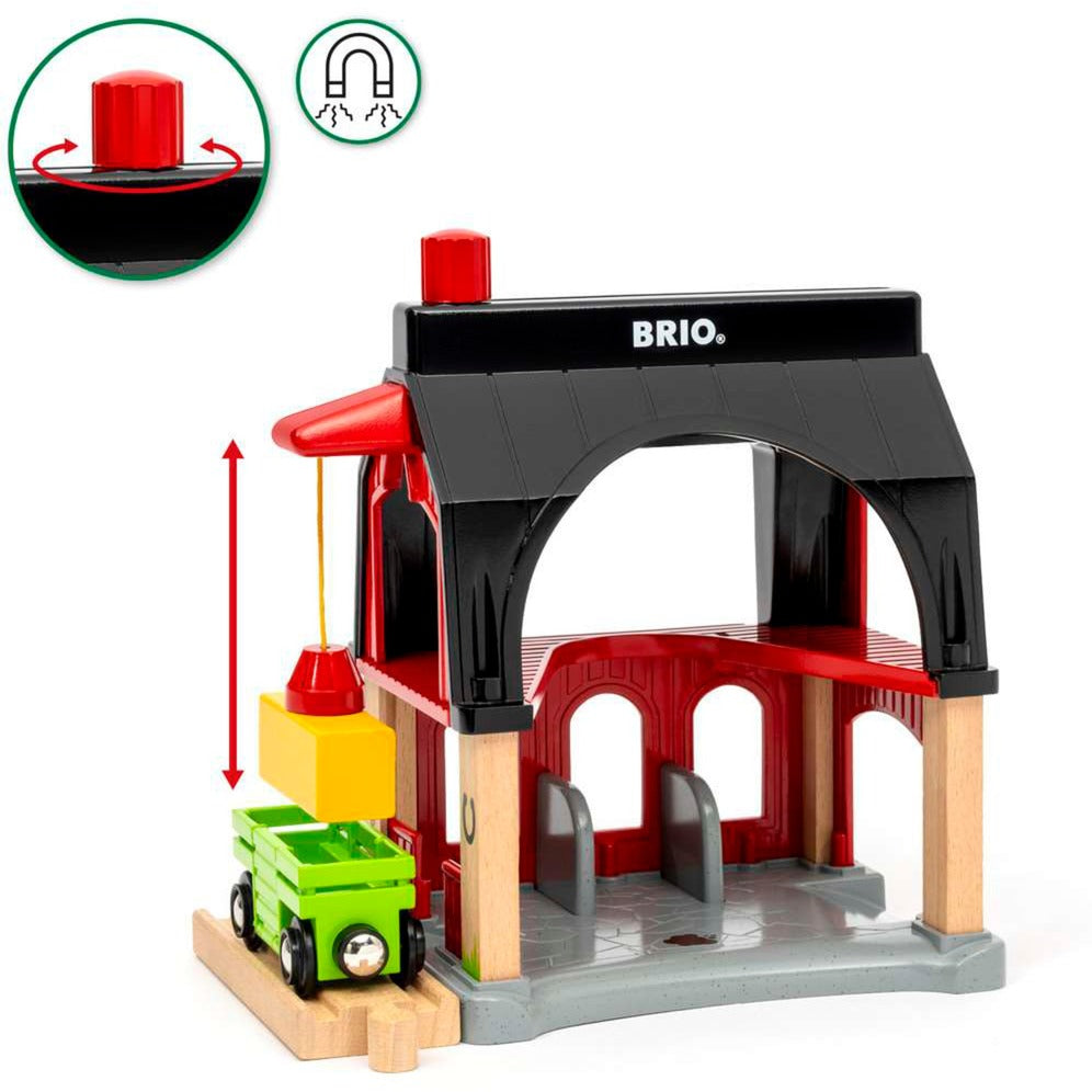 BRIO World Tierscheune mit Heuwaggon, Spielgebäude