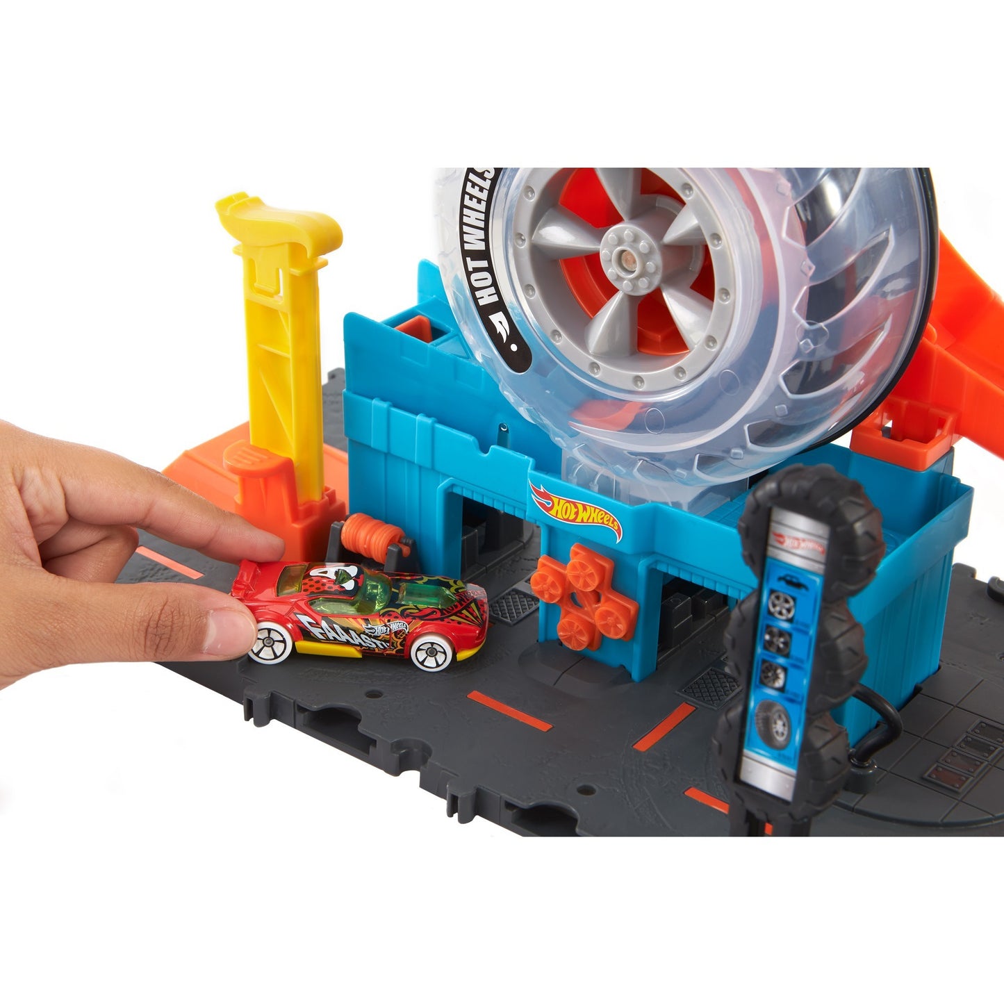 City Super Reifen Shop, Spielgebäude