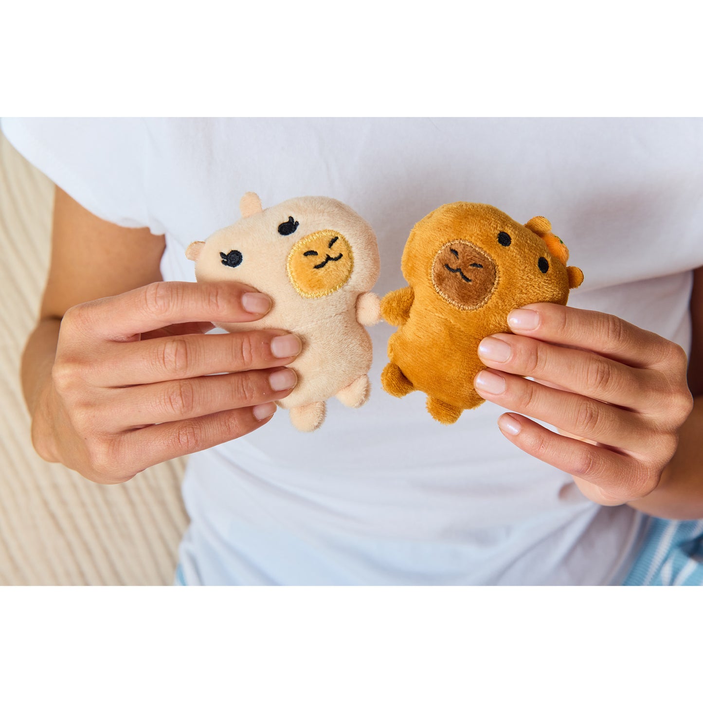 Emotional Support Capybaras, Kuscheltier
