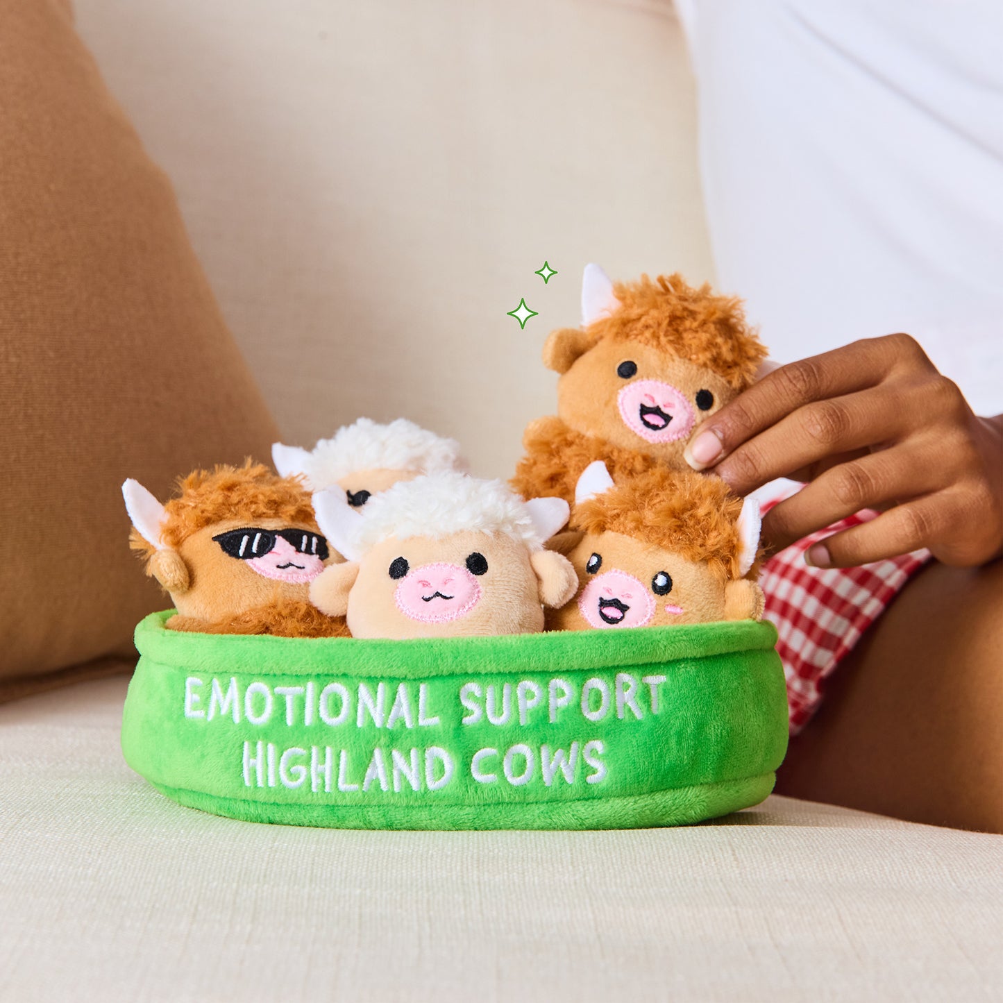 Emotional Support Highland Cows, Kuscheltier
