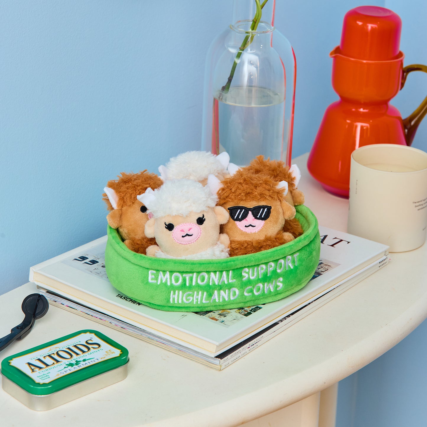 Emotional Support Highland Cows, Kuscheltier