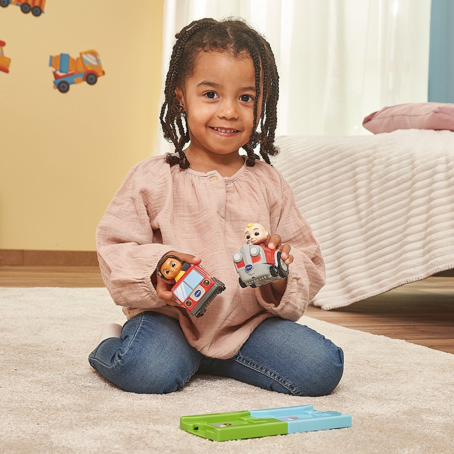 VTech Tut Tut Baby Flitzer - CoComelon JJs Traktor, Spielfahrzeug