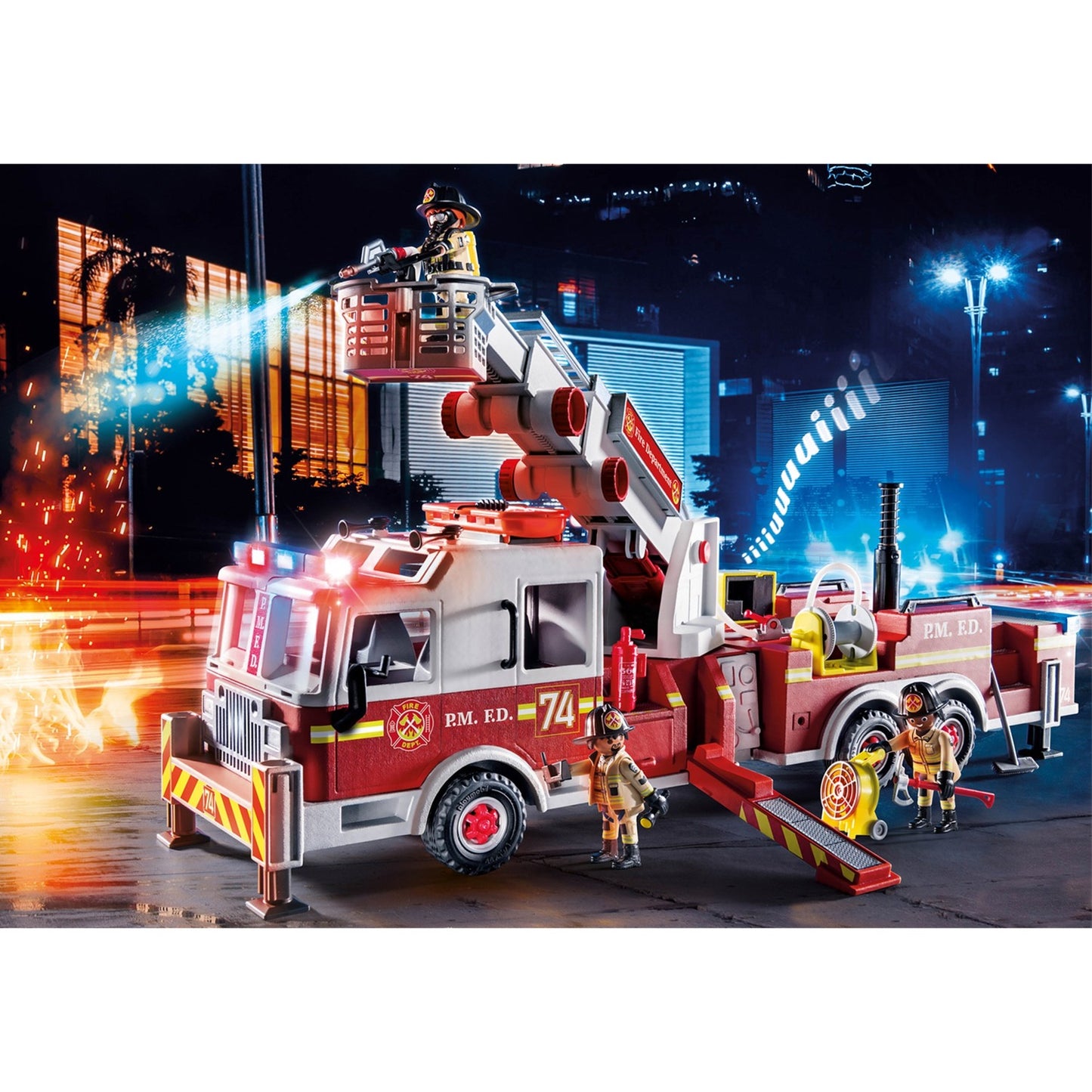 Playmobil 70935 City Action Feuerwehr-Fahrzeug: US Tower Ladder (mehrfarbig, Mit Licht, Sound und funktionierender Wasserkanone)