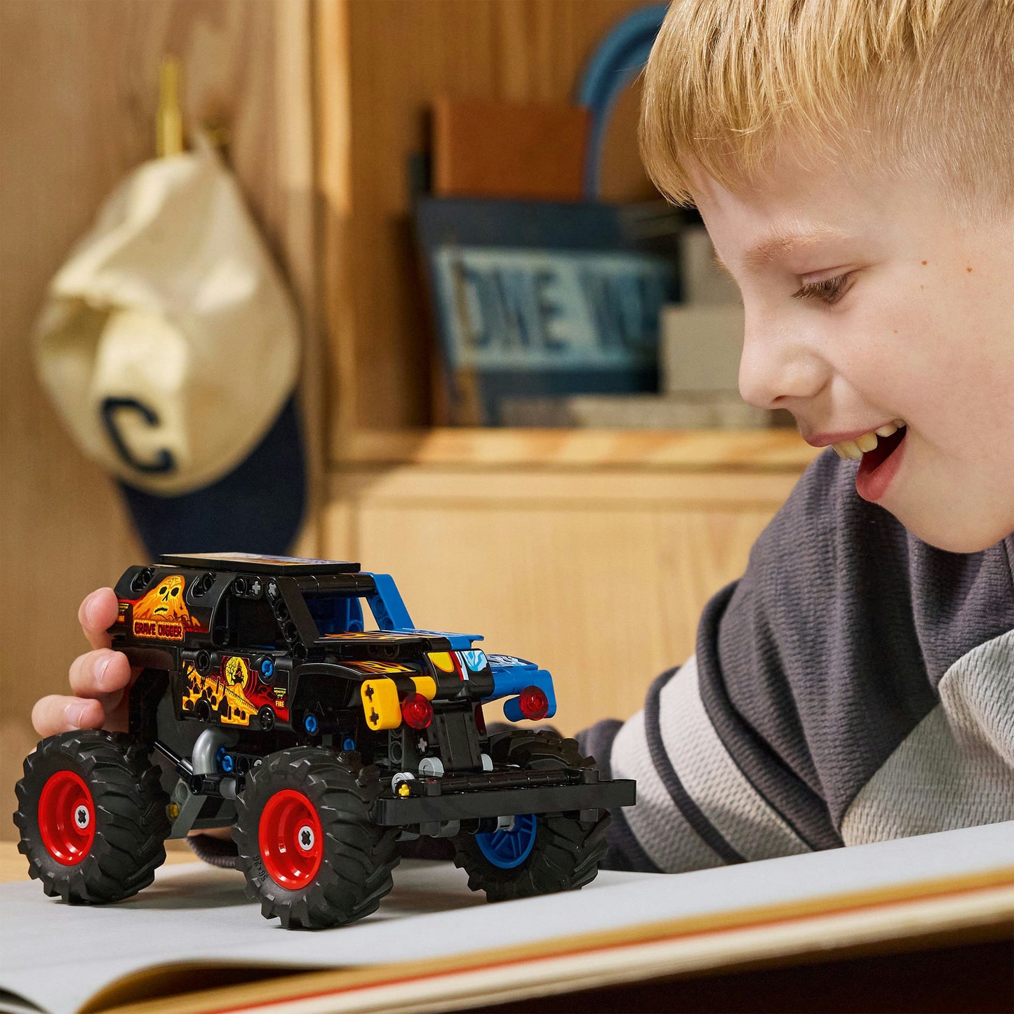 42219 Technic Monster Jam Grave Digger Feuer und Eis, Konstruktionsspielzeug