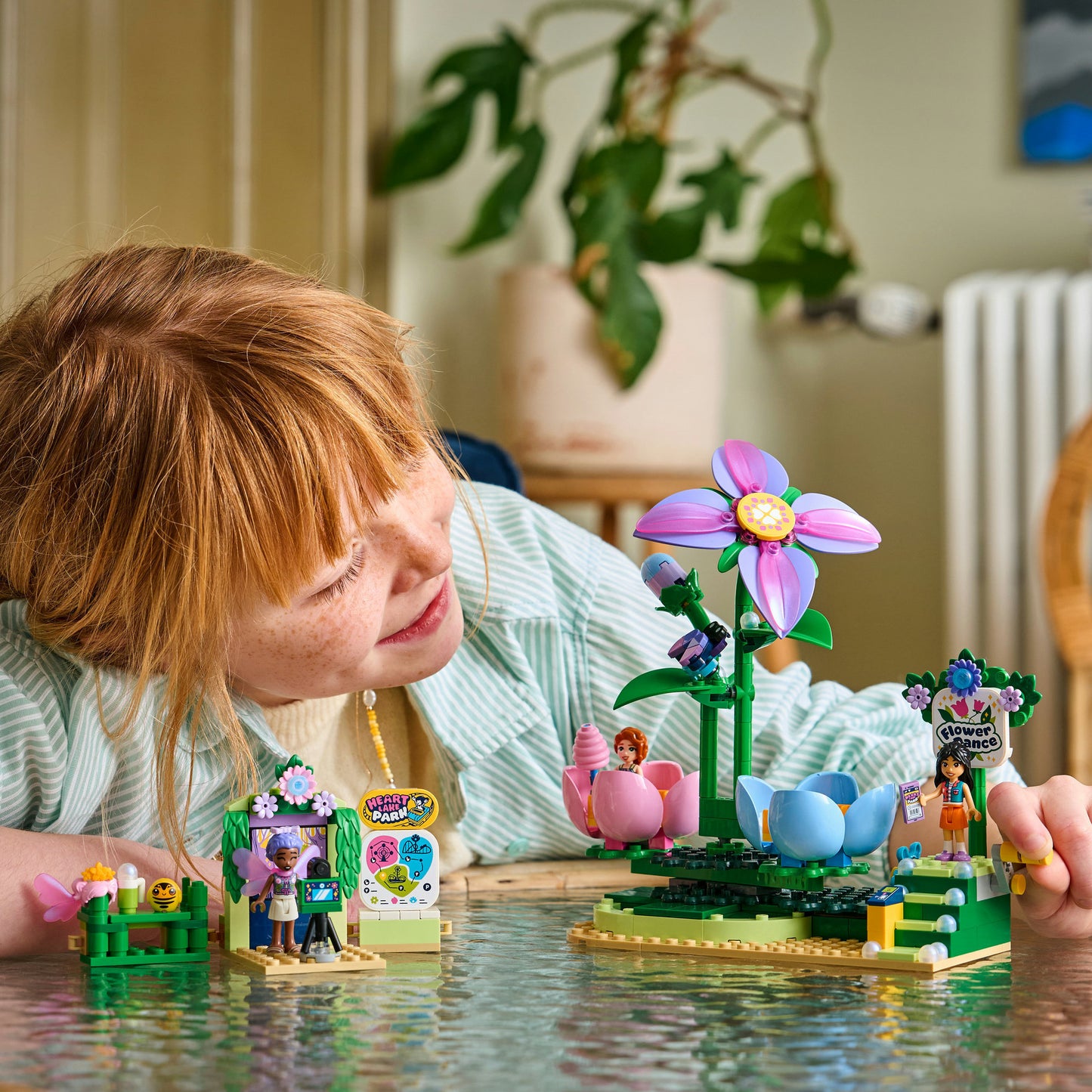 42702 Friends Feentassen-Karussell mit Blumendeko, Konstruktionsspielzeug