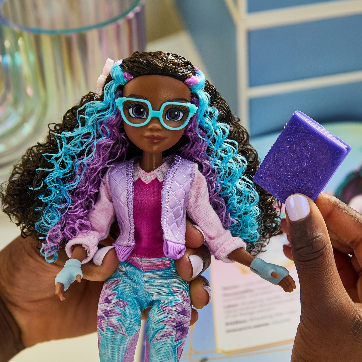 Unicorn Academy - Ankleidepuppe Layla