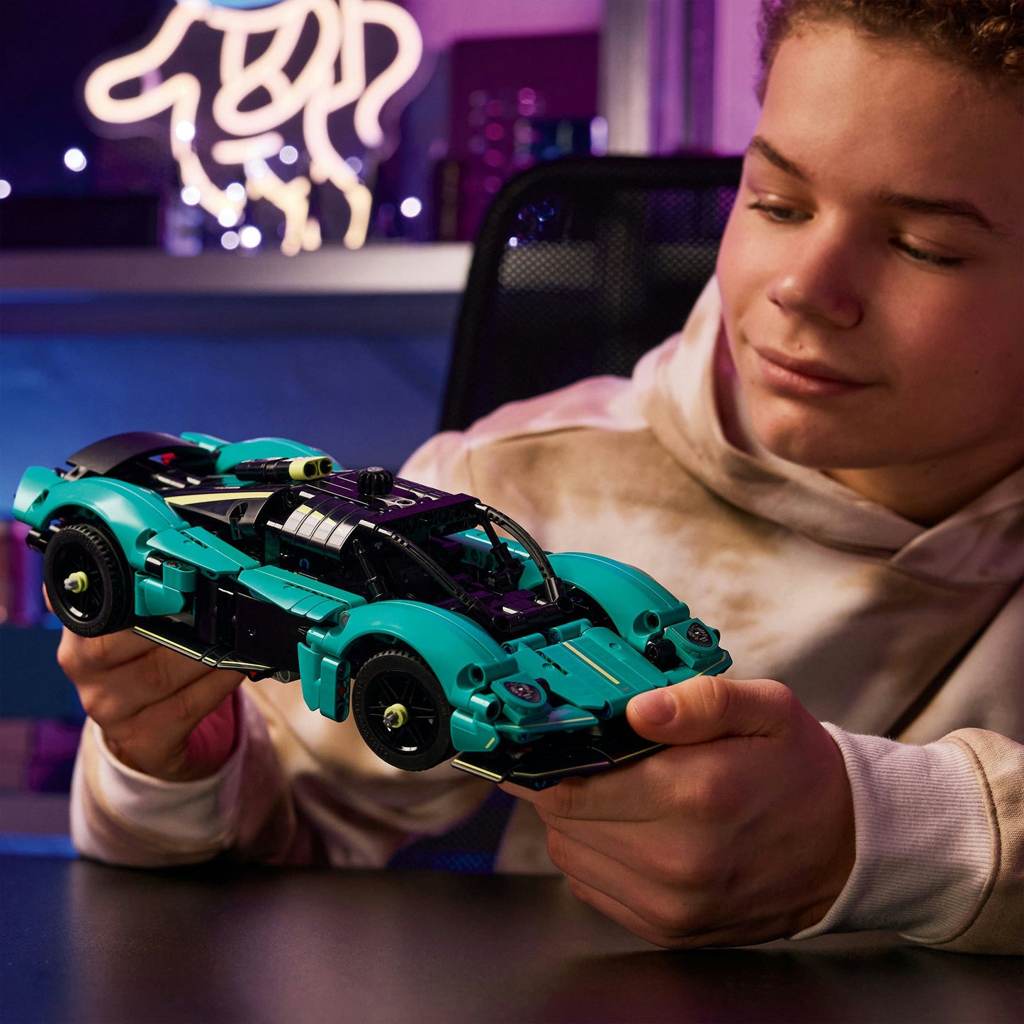 42208 Technic Aston Martin Valkyrie, Konstruktionsspielzeug