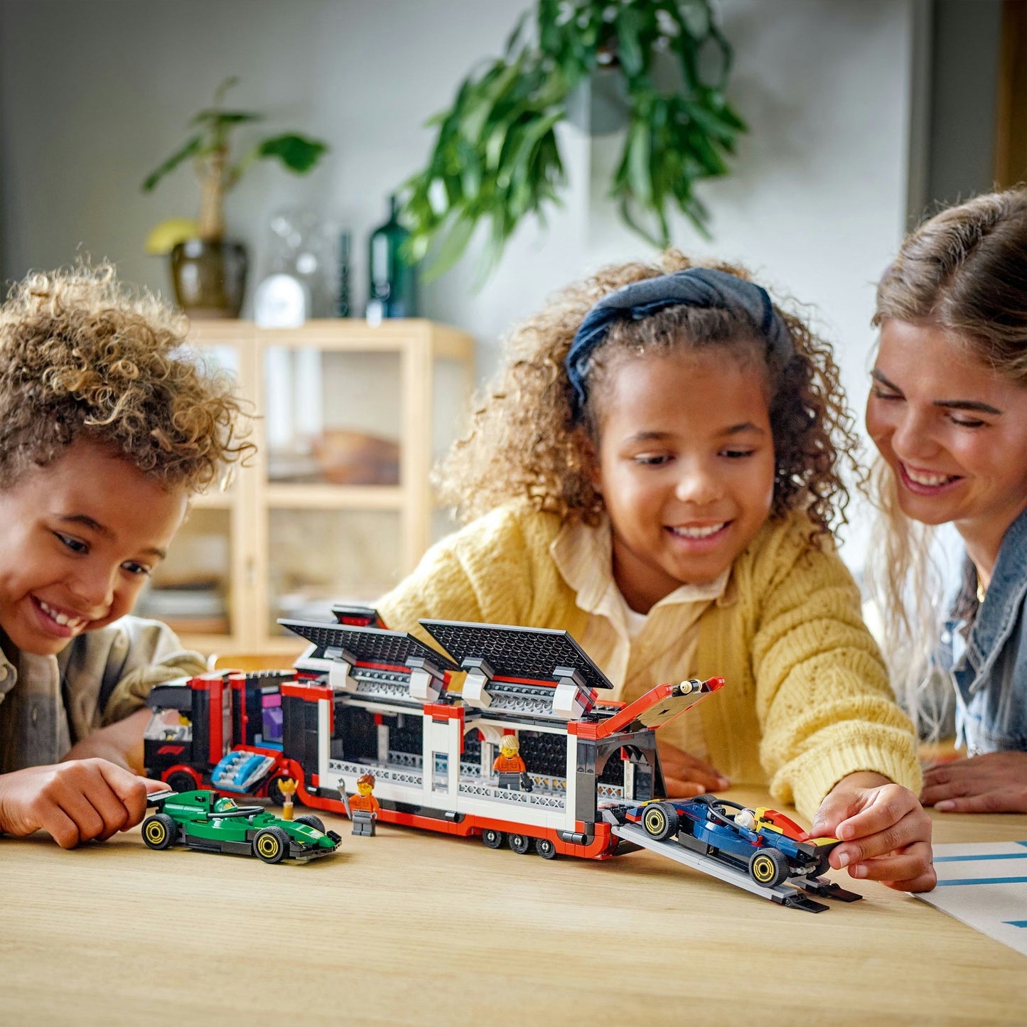 60445 City F1 Transporter mit RB20 & AMR24 F1 Rennautos, Konstruktionsspielzeug
