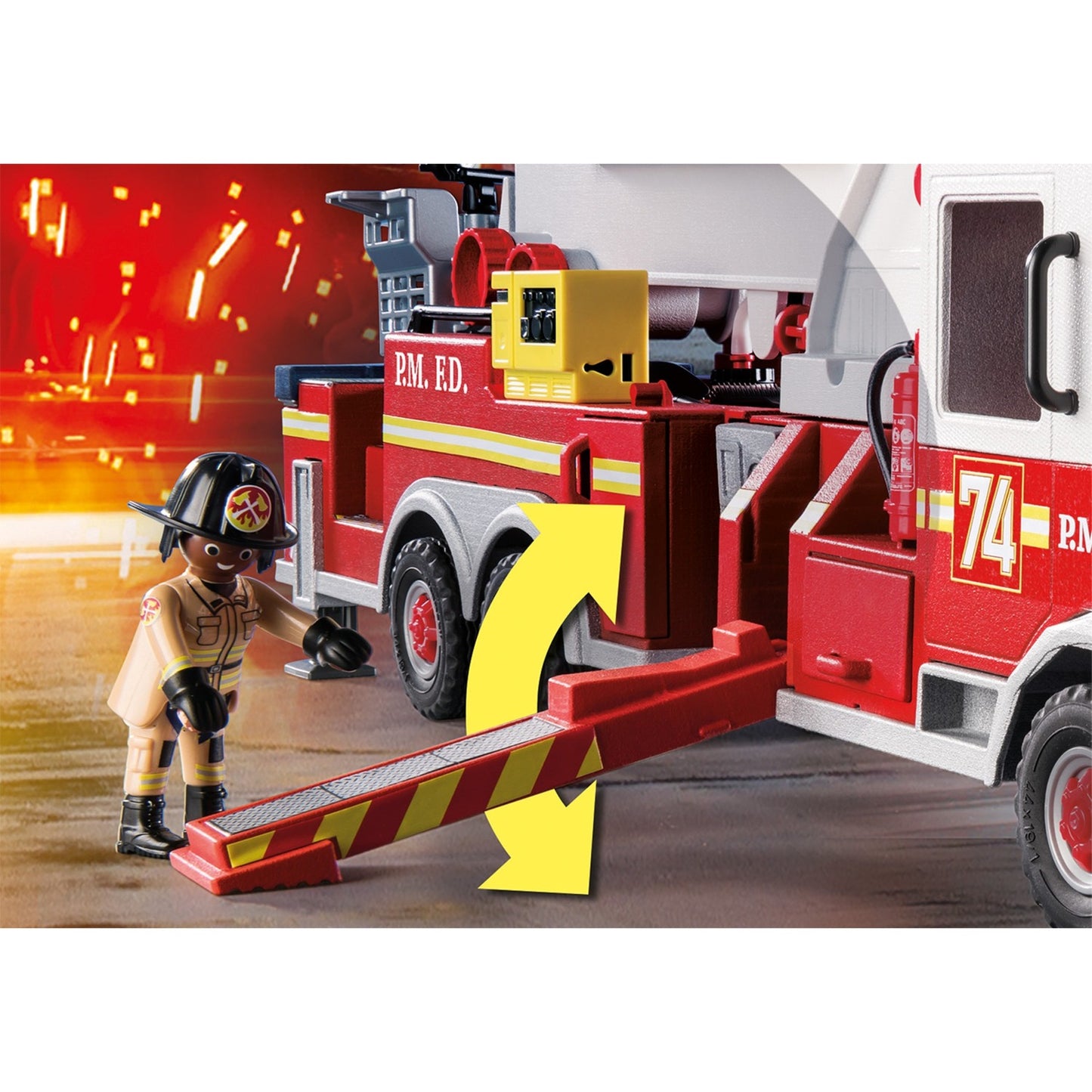 Playmobil 70935 City Action Feuerwehr-Fahrzeug: US Tower Ladder (mehrfarbig, Mit Licht, Sound und funktionierender Wasserkanone)