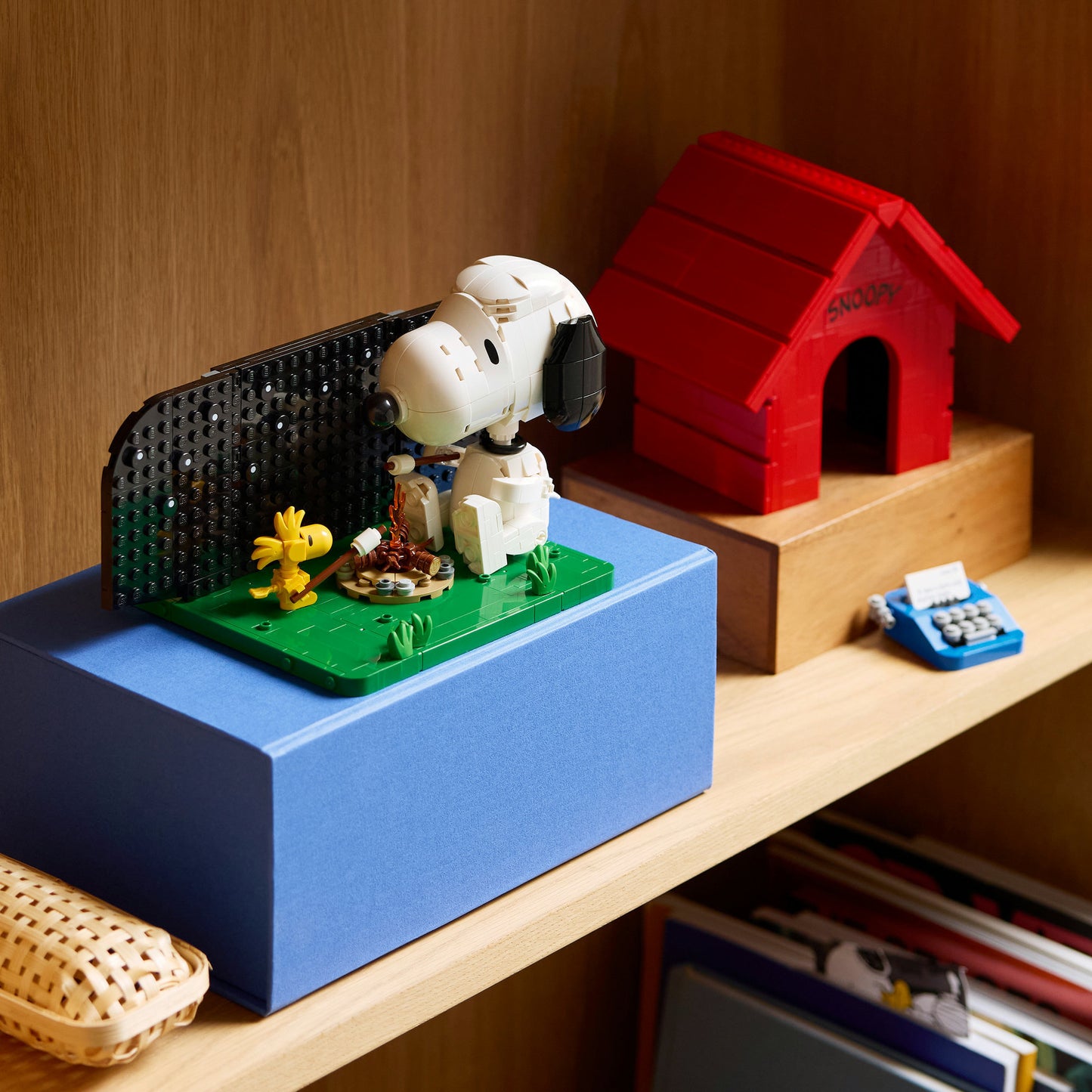 21368 Ideas Peanuts: Snoopys Hundehütte, Konstruktionsspielzeug