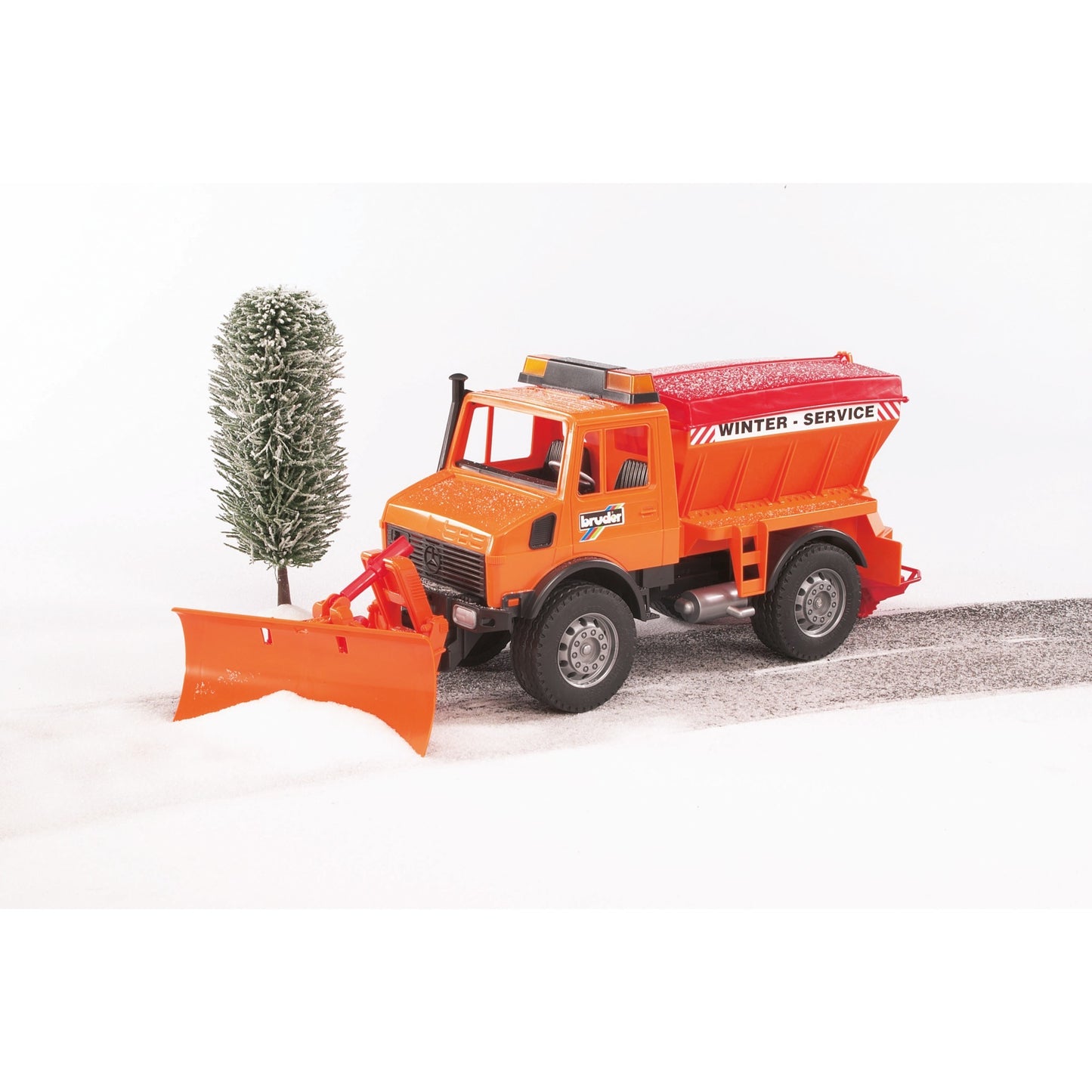 BRUDER MB-Unimog Winterdienst mit Räumschild