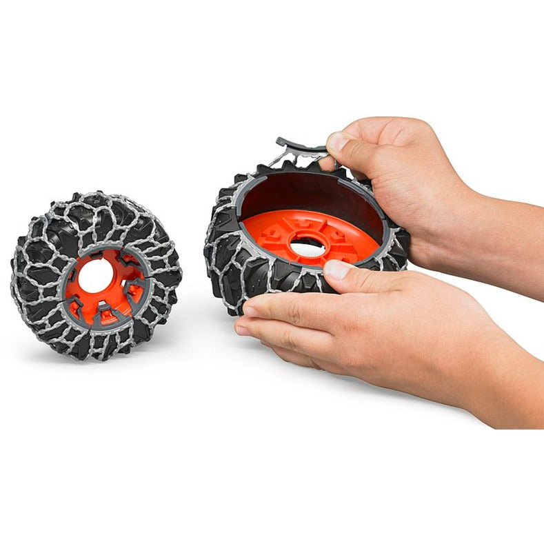 Claas Axion 950 mit Schneeketten und Räumschild, Modellfahrzeug