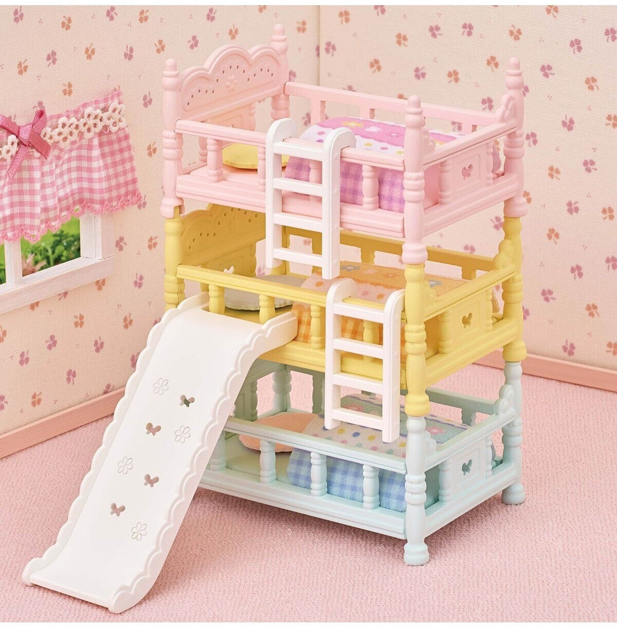 Sylvanian Families - Dreistöckiges Babyhochbett, Konstruktionsspielzeug