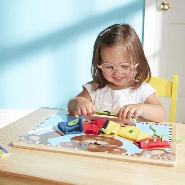 Melissa & Doug - Ich zieh mich an Tafel, Geschicklichkeitsspiel