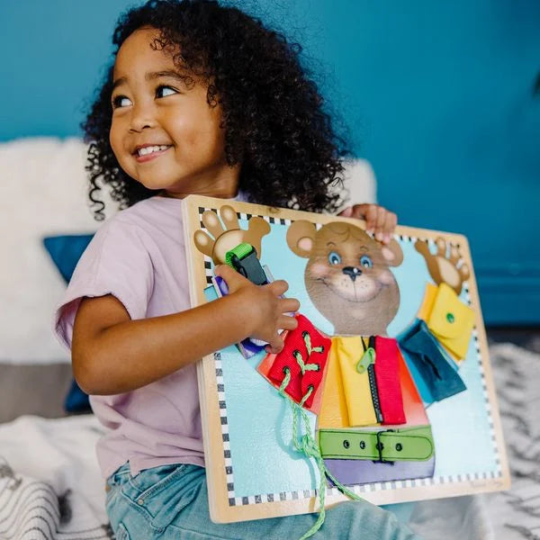 Melissa & Doug - Ich zieh mich an Tafel, Geschicklichkeitsspiel