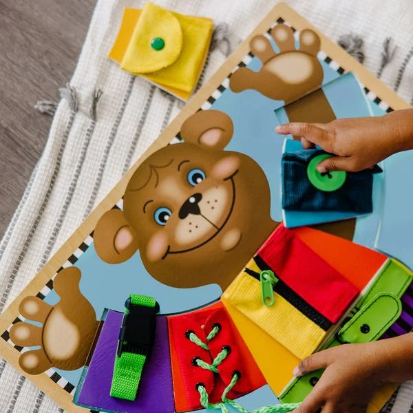 Melissa & Doug - Ich zieh mich an Tafel, Geschicklichkeitsspiel